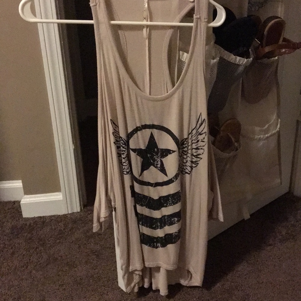 Blouse w sleeves cut out